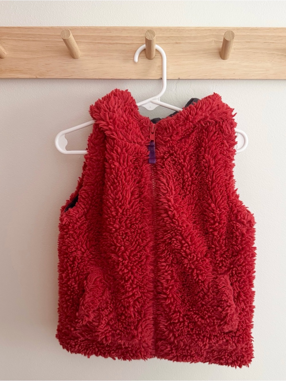 Mini Boden red fuzzy fleece vest 3-4y